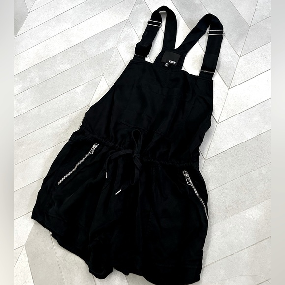 Wilfred Free • Short Overalls - Picture 2 of 5